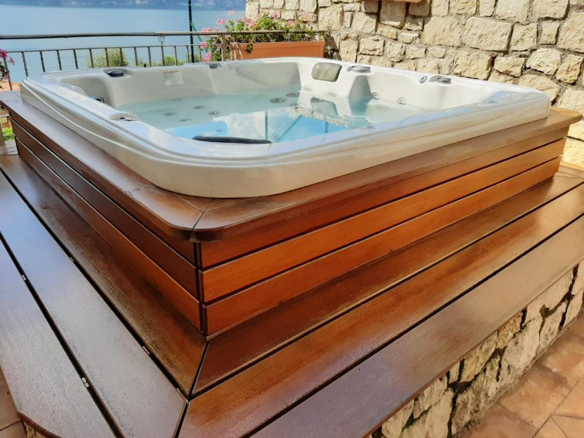 Bmp Apartment Deluxe 1 Jacuzzi Riscaldata Privata Vista Lago Di Garda Brenzone sul Garda Eksteriør billede