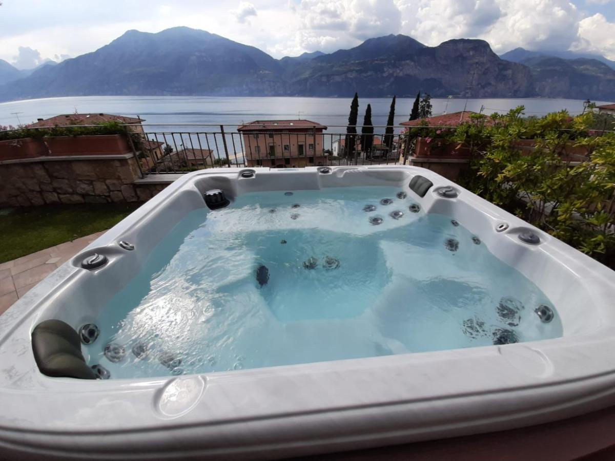 Bmp Apartment Deluxe 1 Jacuzzi Riscaldata Privata Vista Lago Di Garda Brenzone sul Garda Eksteriør billede