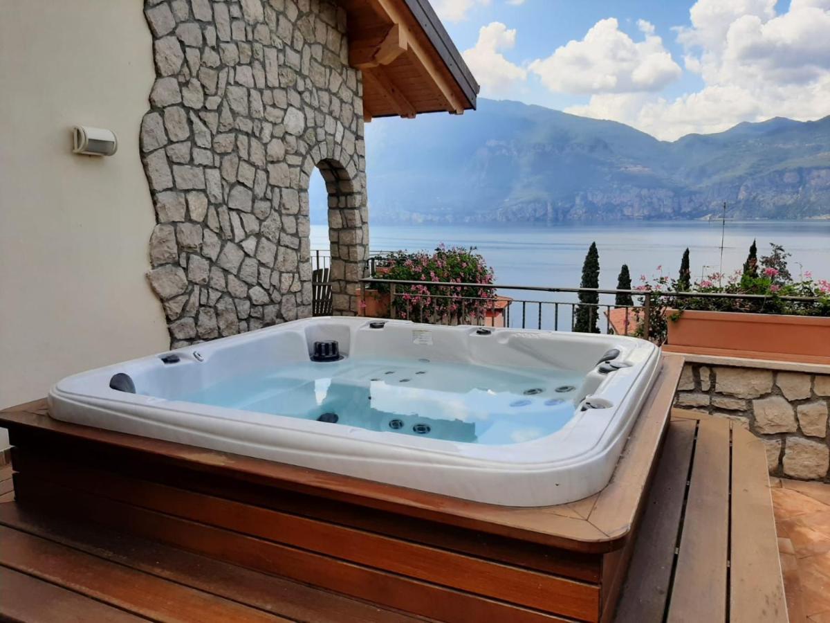Bmp Apartment Deluxe 1 Jacuzzi Riscaldata Privata Vista Lago Di Garda Brenzone sul Garda Eksteriør billede