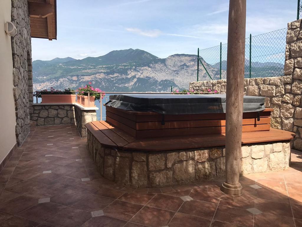 Bmp Apartment Deluxe 1 Jacuzzi Riscaldata Privata Vista Lago Di Garda Brenzone sul Garda Eksteriør billede